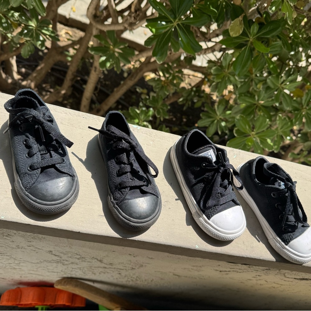 Black and White Sneakers ( converse) 7c